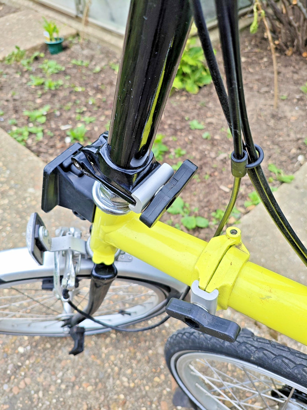 6-Speed Brompton M6L (I think) Folding Bike 2005 Canary Yellow, mudguards.