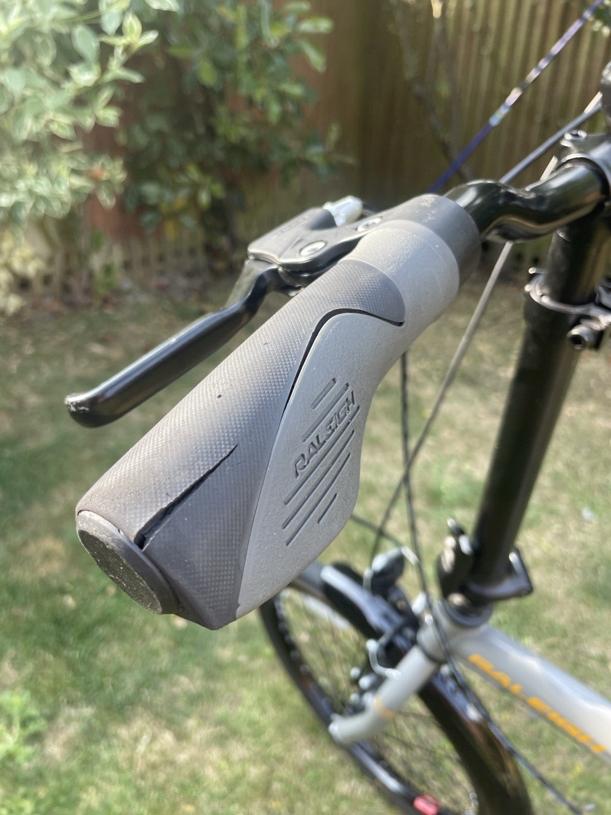 Raleigh Evo 2 Folding Bike 7-Speed Shimano Gears - Grey / Black