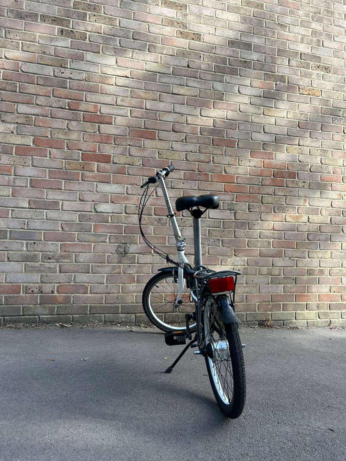 Dahon Vitesse Folding Bike 20in Silver/Black Rack Mudguards Kickstand