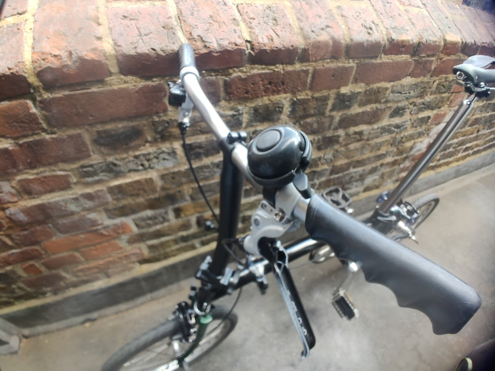 Attractive Brompton single speed folding bike leather saddle