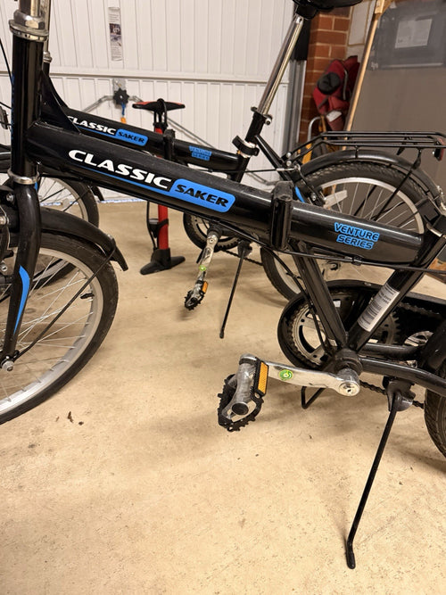 2 X Classic saker folding bikes + bike floor pump