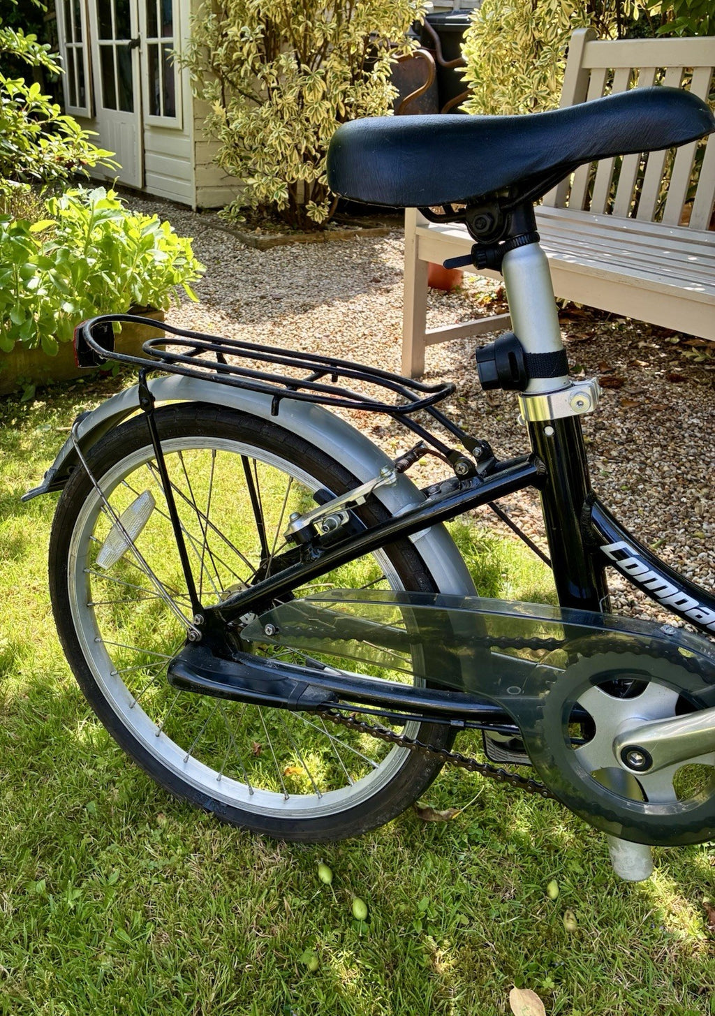Saracen Compact Folding Bike 20in 3 Speed Black/Silver Rack Mudguards V-Brake