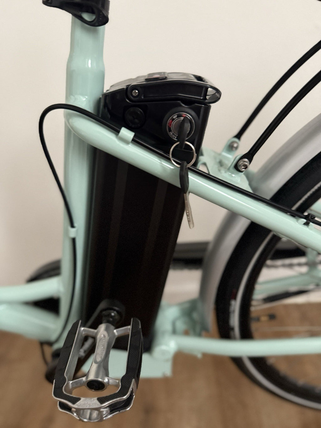 Juicy Classic City Dutch Stepthrough  Bike Assistance Up to 30MPH