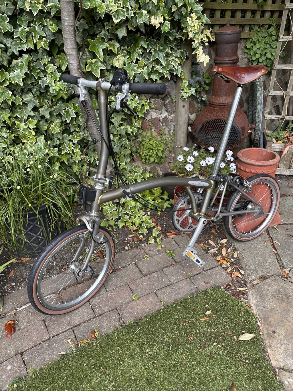 Brompton Superlight S2L-X, 2-speed, S-type flat bars, titanium fork and rear tri