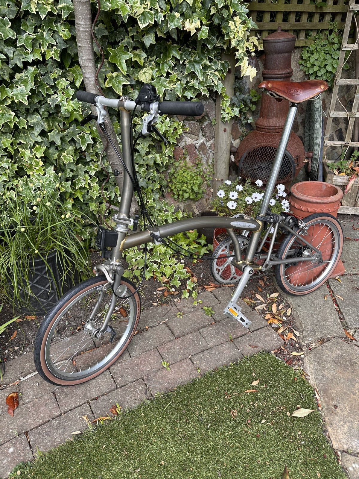 Brompton Superlight S2L-X, 2-speed, S-type flat bars, titanium fork and rear tri