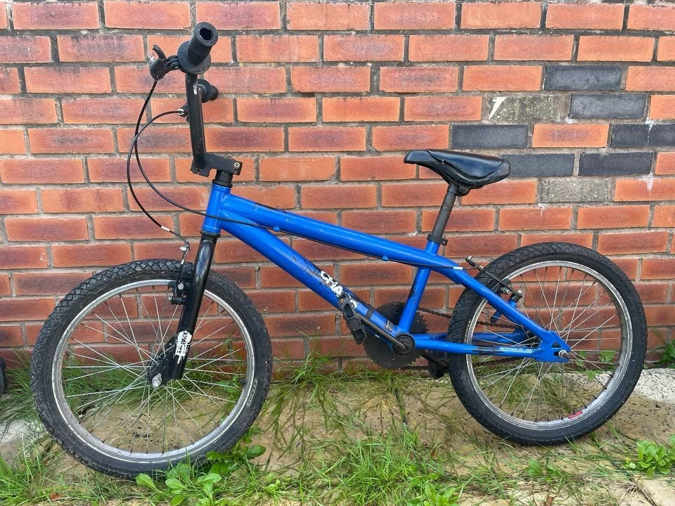 2 x Bikes for Cheap Sale (Universal Stowaway 20' Folding) (Apollo Chaos BMX 20')