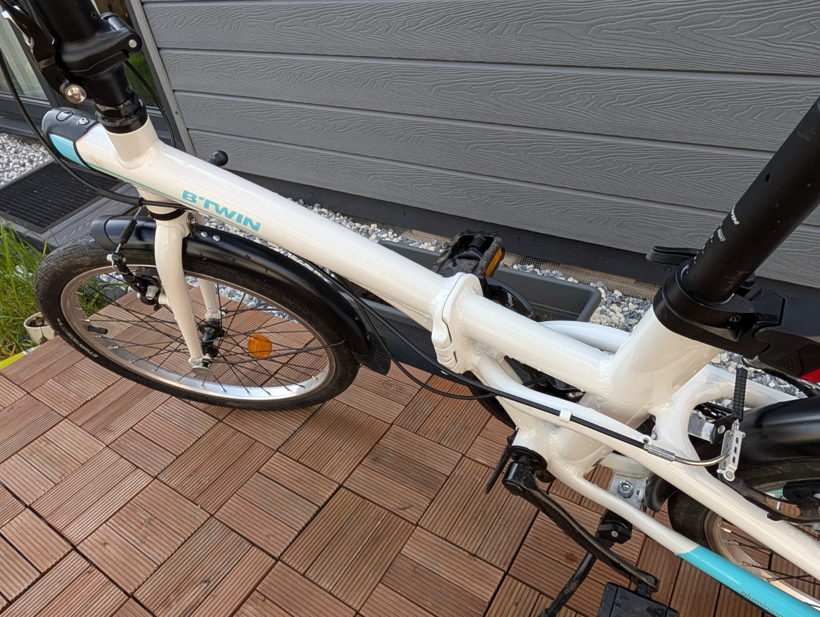 Decathlon B’TWIN Tilt 500 Folding Bike – White & Blue – Great Condition