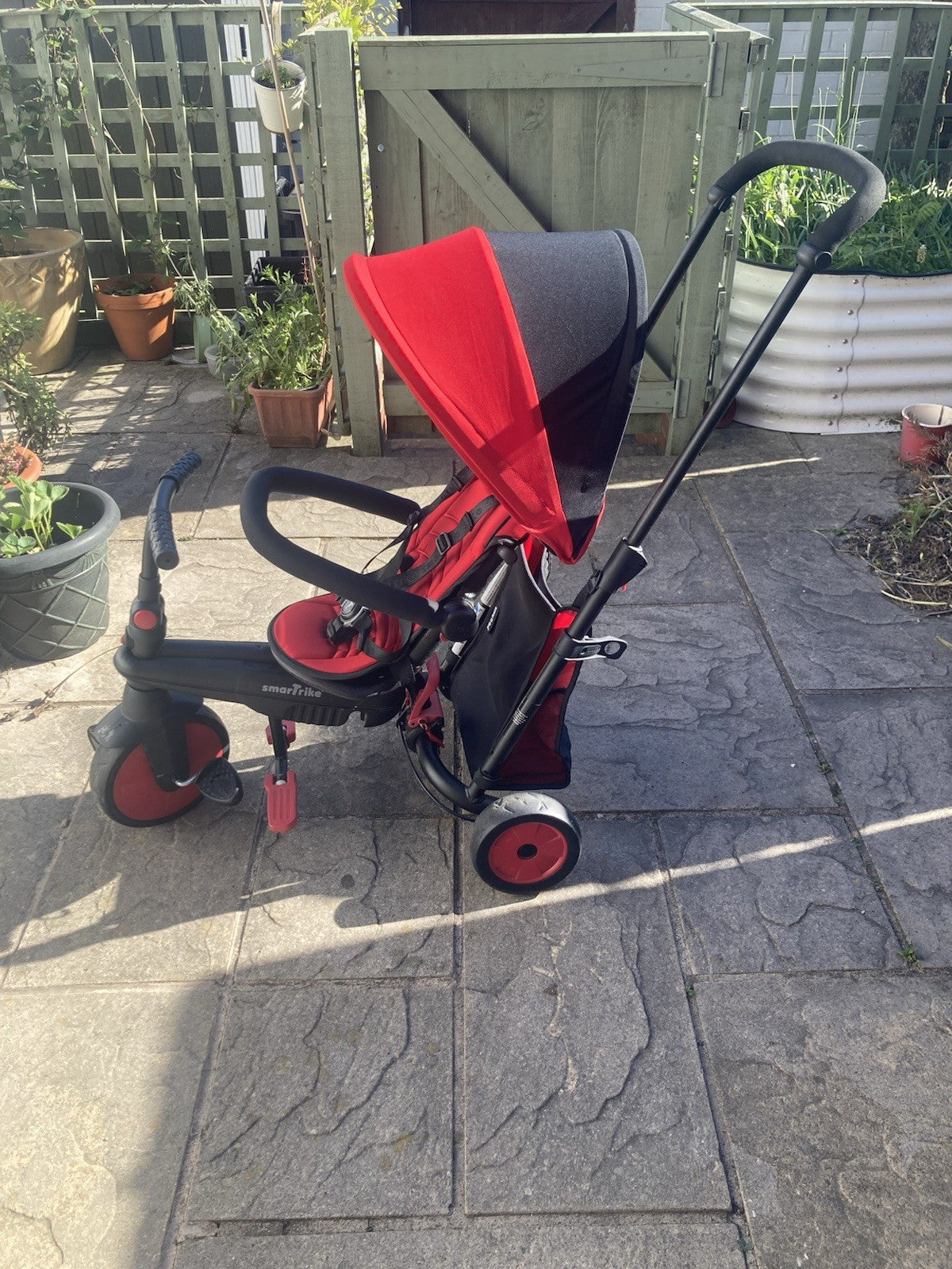SmarTrike STR3 Folding Stroller Trike Red & Black. Used.