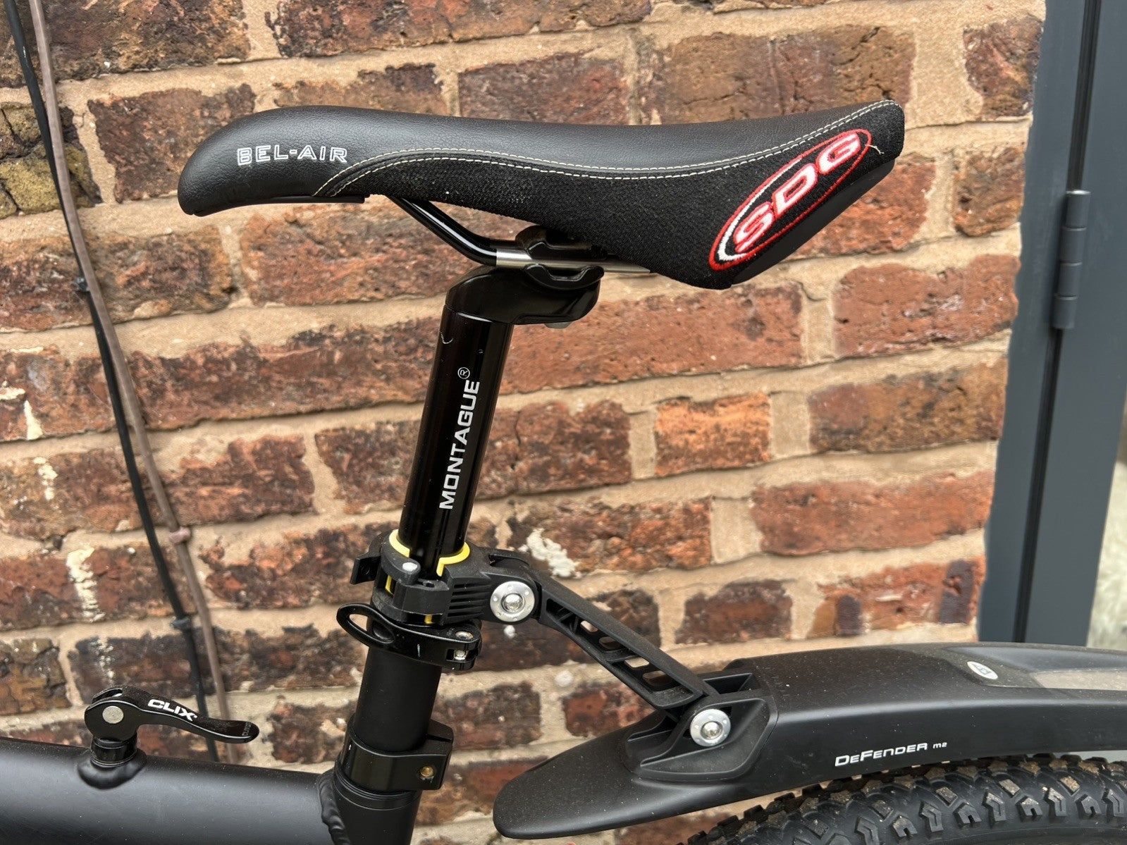 Montague Paratrooper Pro, Large, SDG Bel-Air Saddle, Defender M2 Mudguards