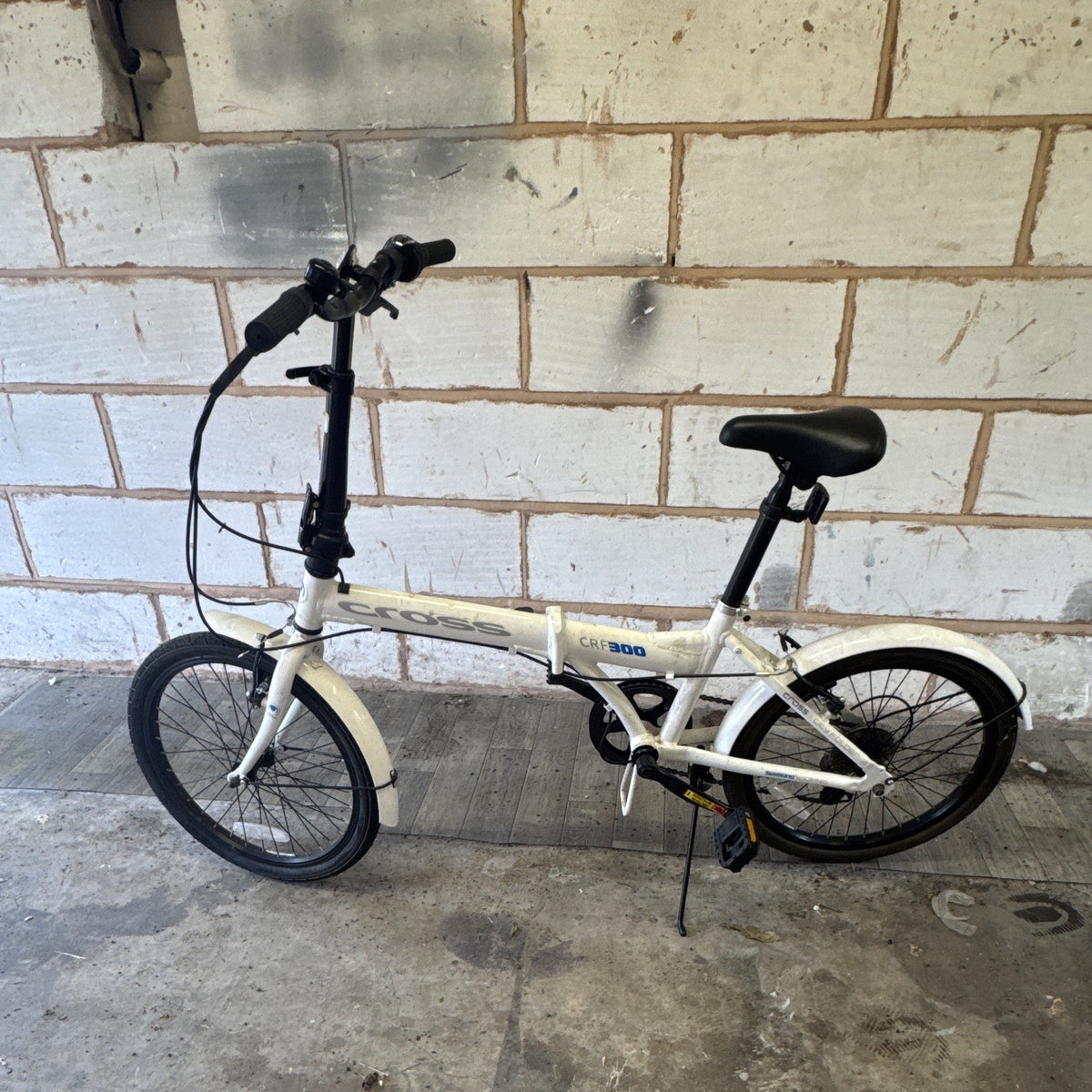 Cross CRF300 20in Folding Bike 6-Speed Shimano Derailleur Grip Shifter White