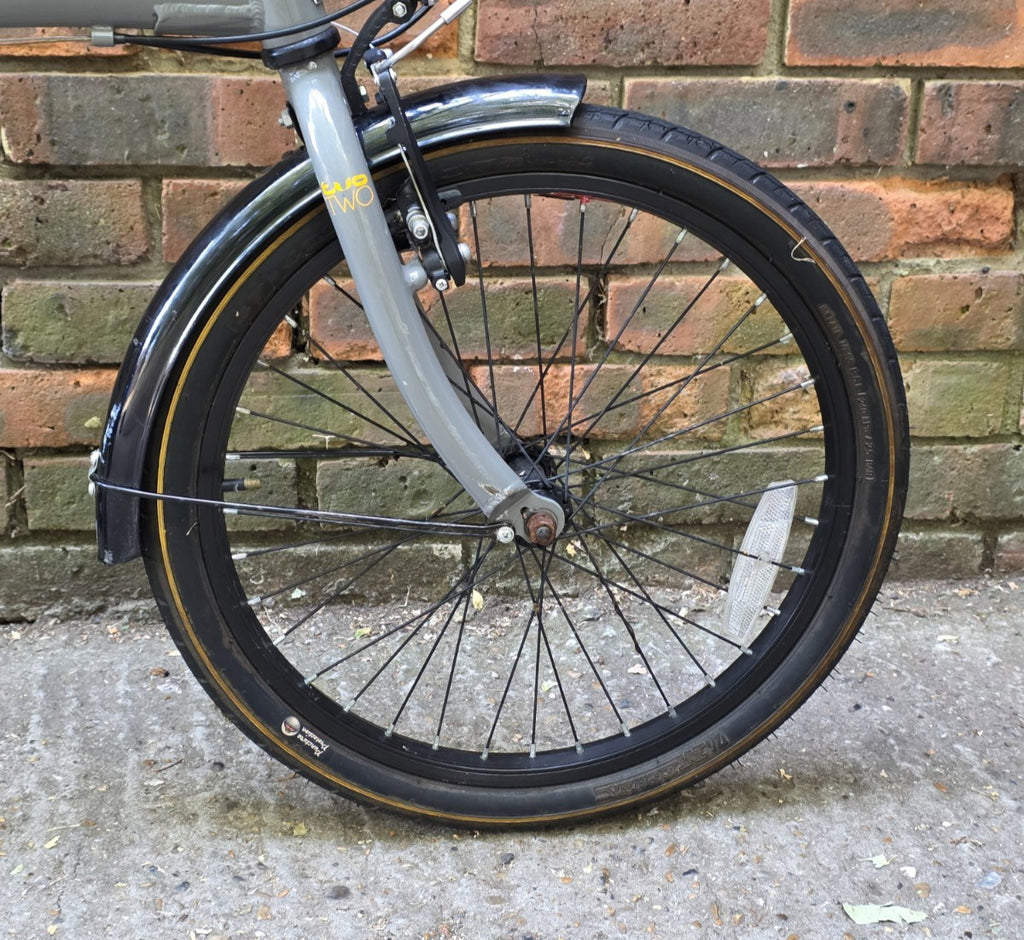 RALEIGH EVO TWO FOLD UP BIKE (20" WHEELS)
