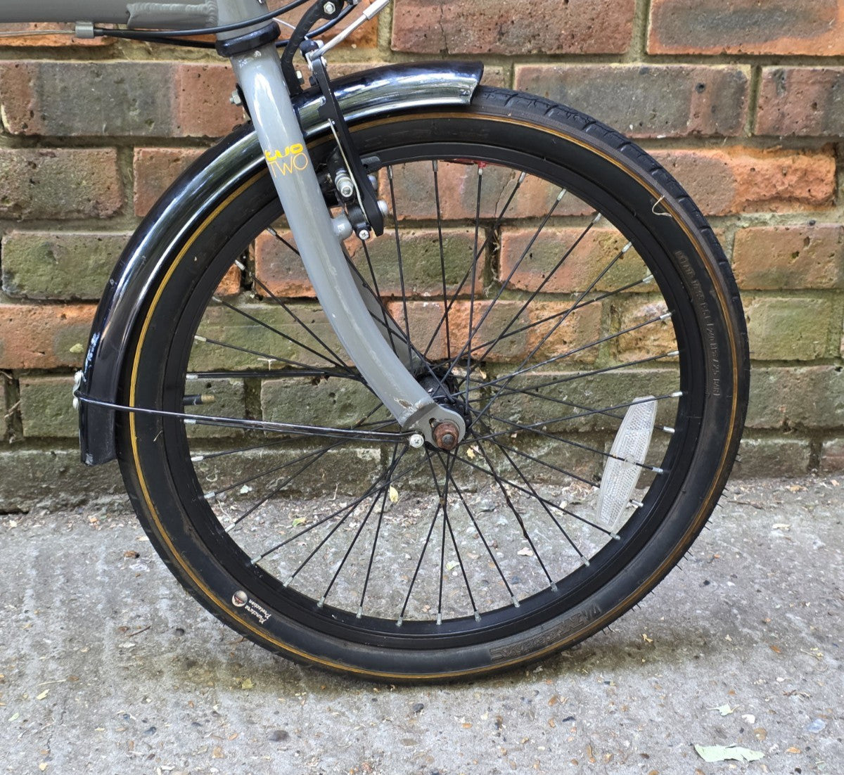 RALEIGH EVO TWO FOLD UP BIKE (20" WHEELS)