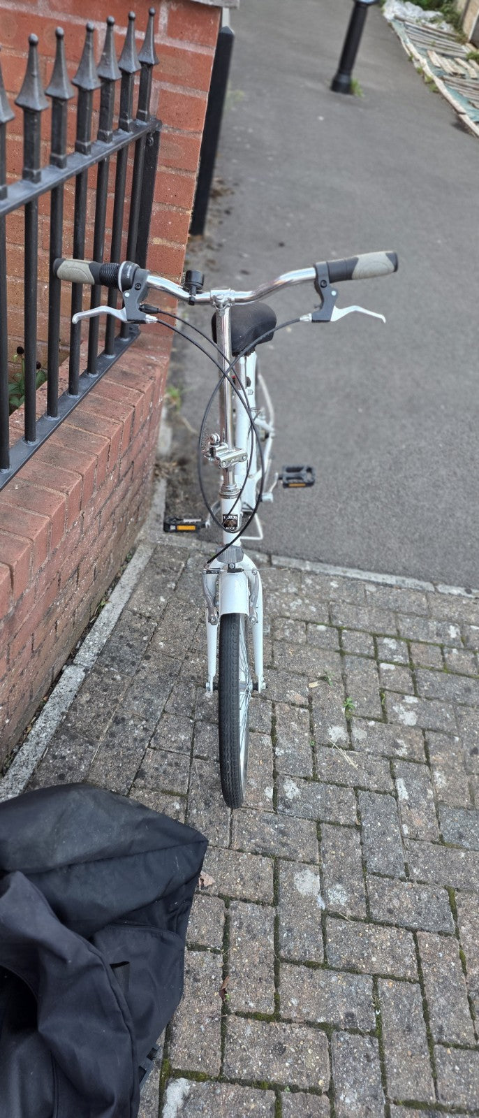 Saxon Fold Folding Bike 20 in White 1 Speed Mudguards Rim Brakes Riser Bar