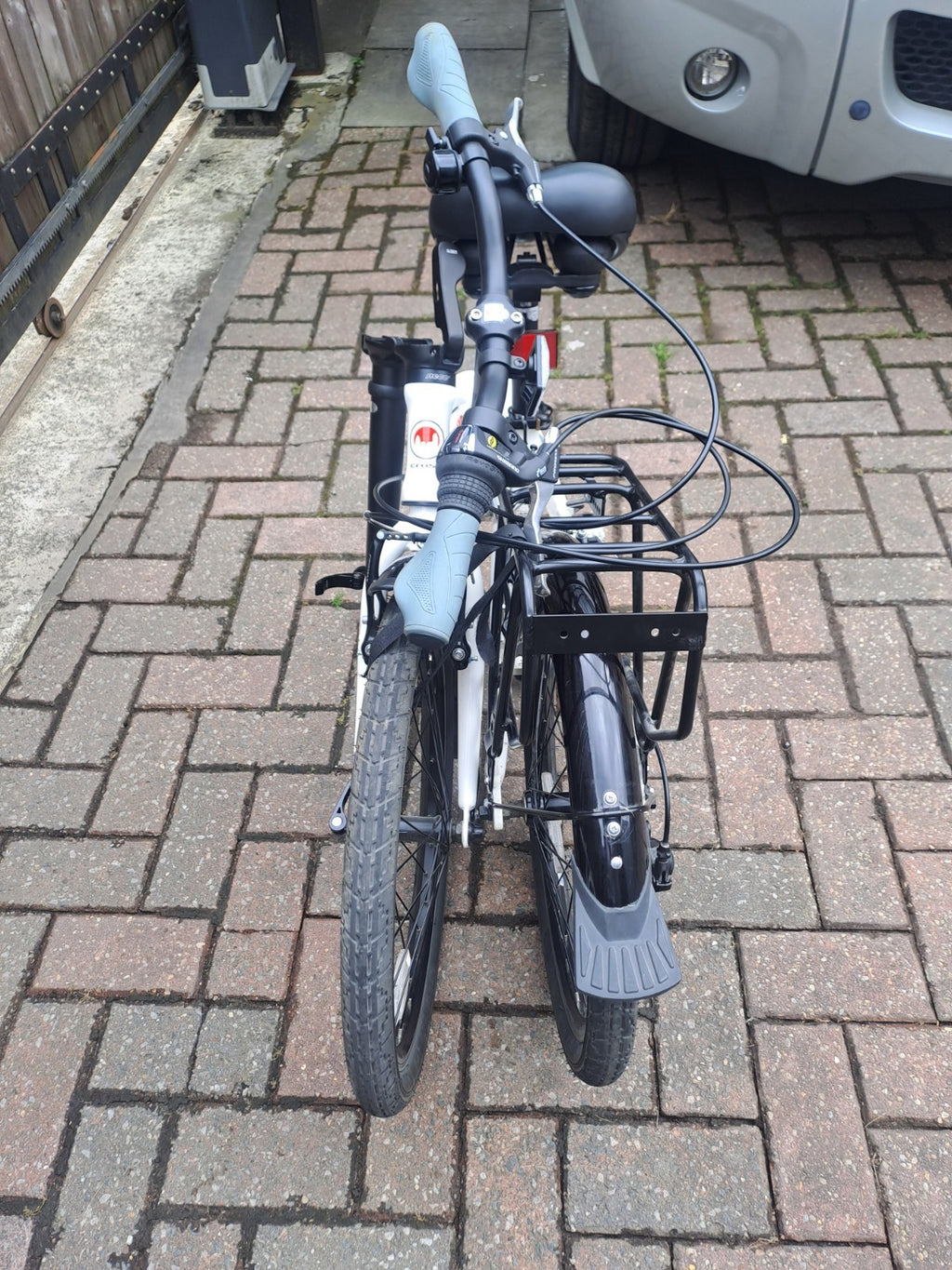 CROSS CRS 500 FOLDING PUSH BIKE, 6 SPEED, 20" WHEELS USED TWICE  EXCELLENT COND.