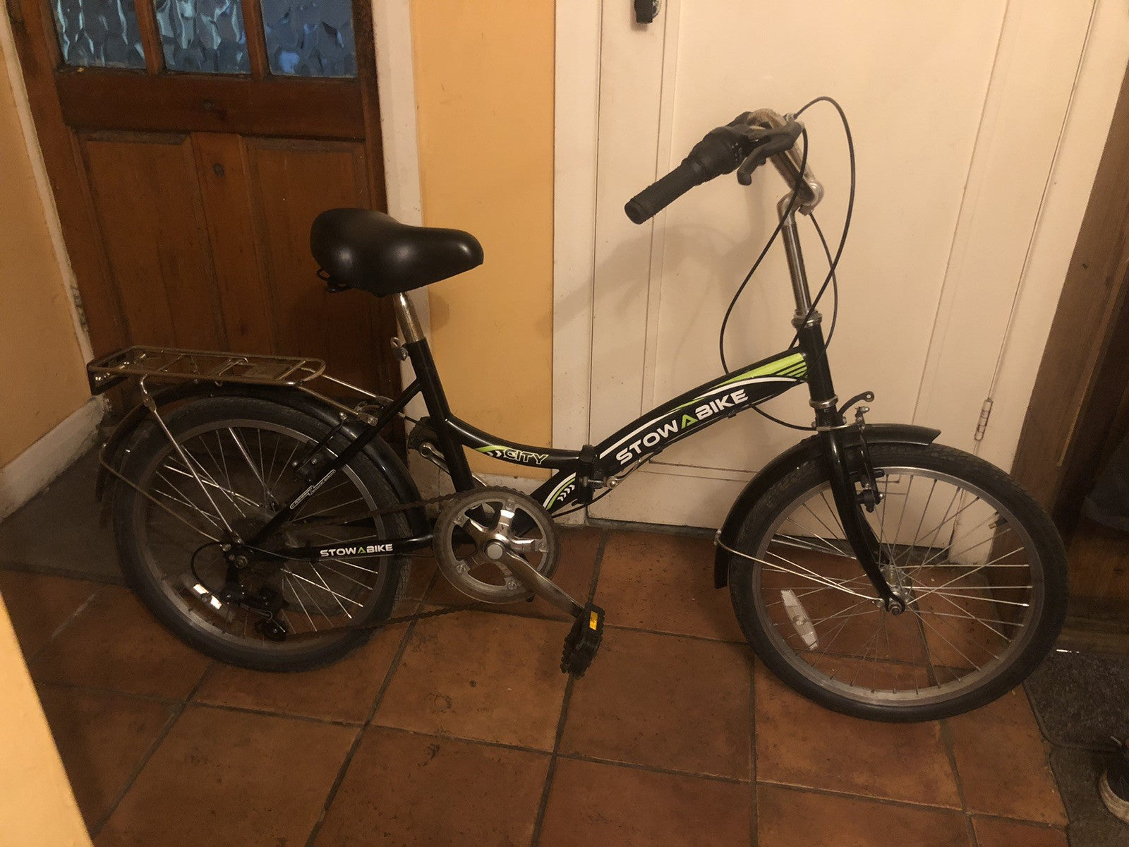 Stowabike Pro Folding City Bike Shopping Compact Bus Train 6 speed Shimano gear