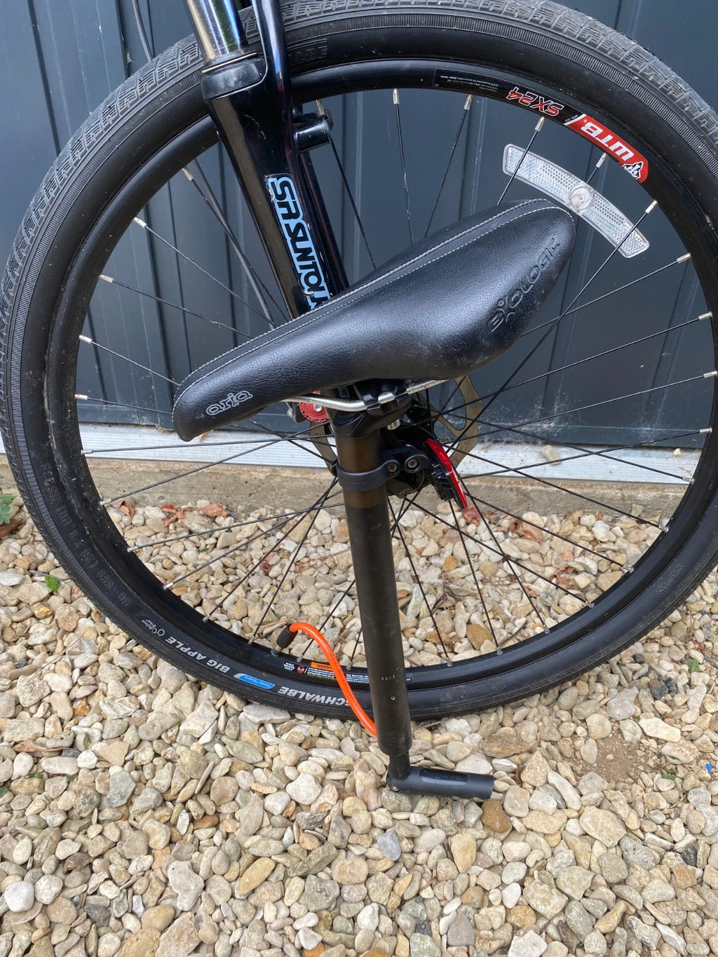 Dahon Matrix 2010 folding hybrid mountain/road bike, aluminium frame.