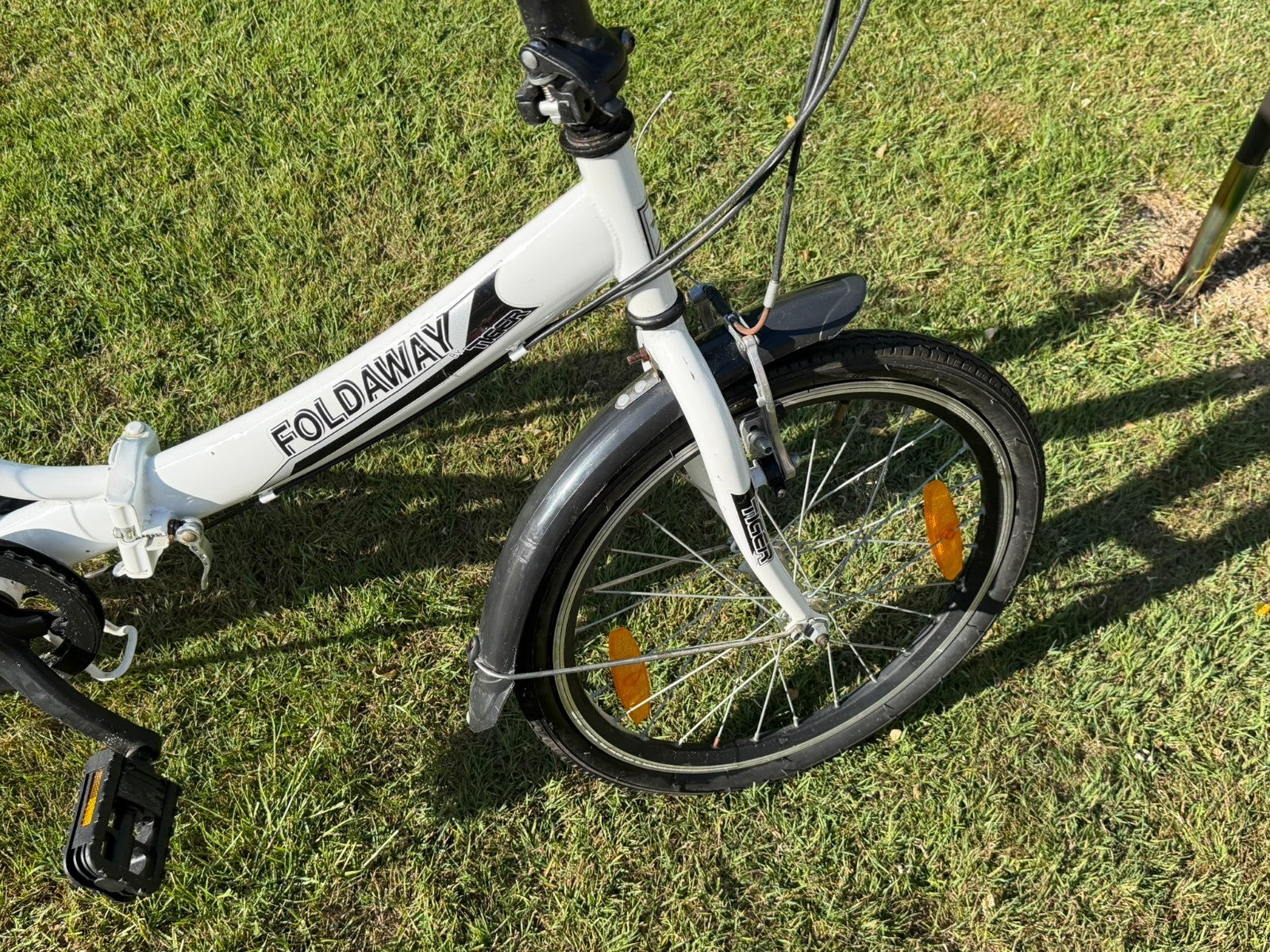 Tiger Foldaway Folding Unisex Bike, White, Six Speed, 20inch wheels.