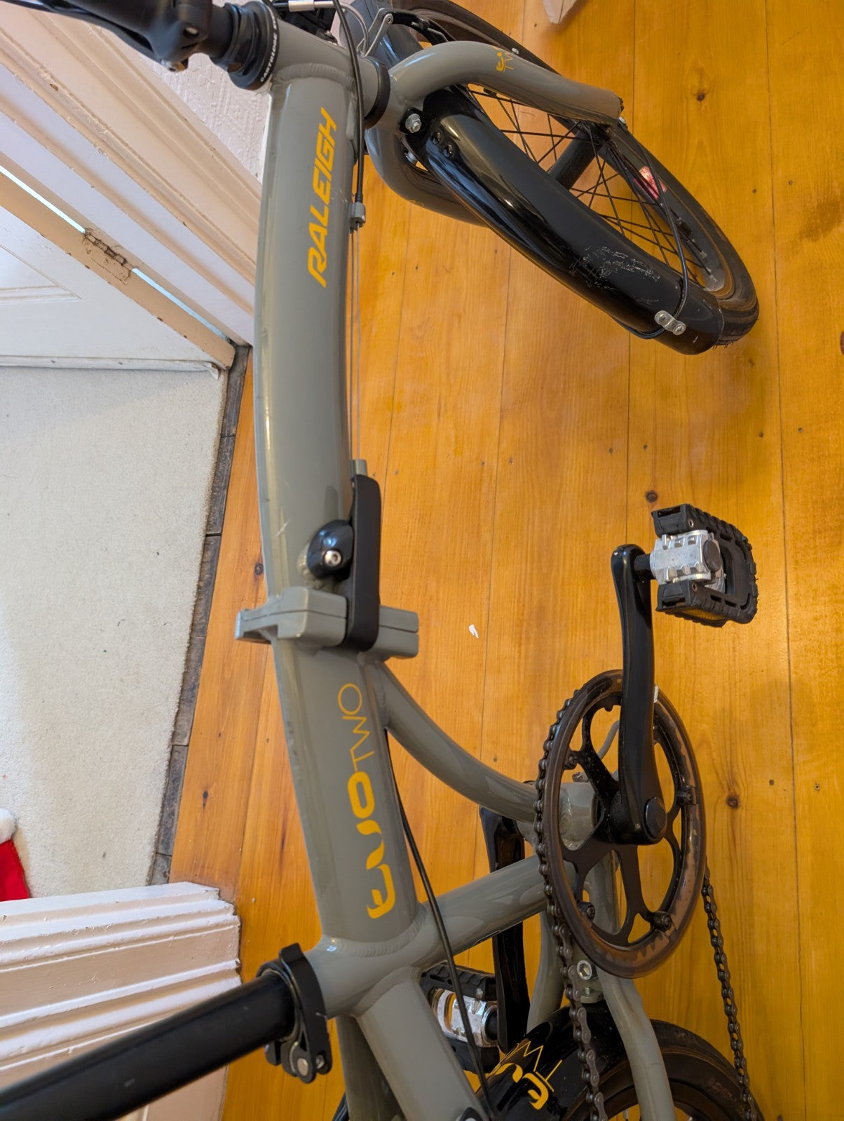 Raleigh Evo 2 Folding Bike 7-Speed Shimano Gears Grey