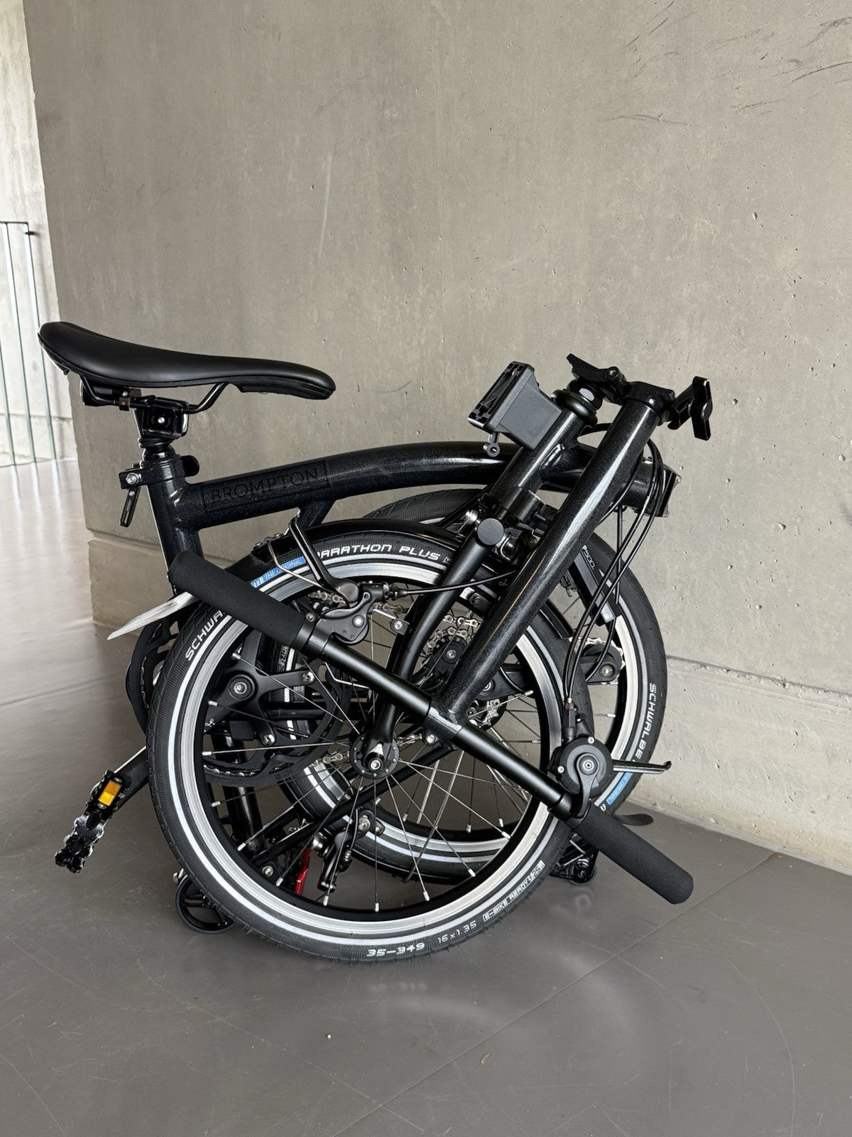 Brompton P Line 4-Speed Folding Bike Midnight Black, Lightweight