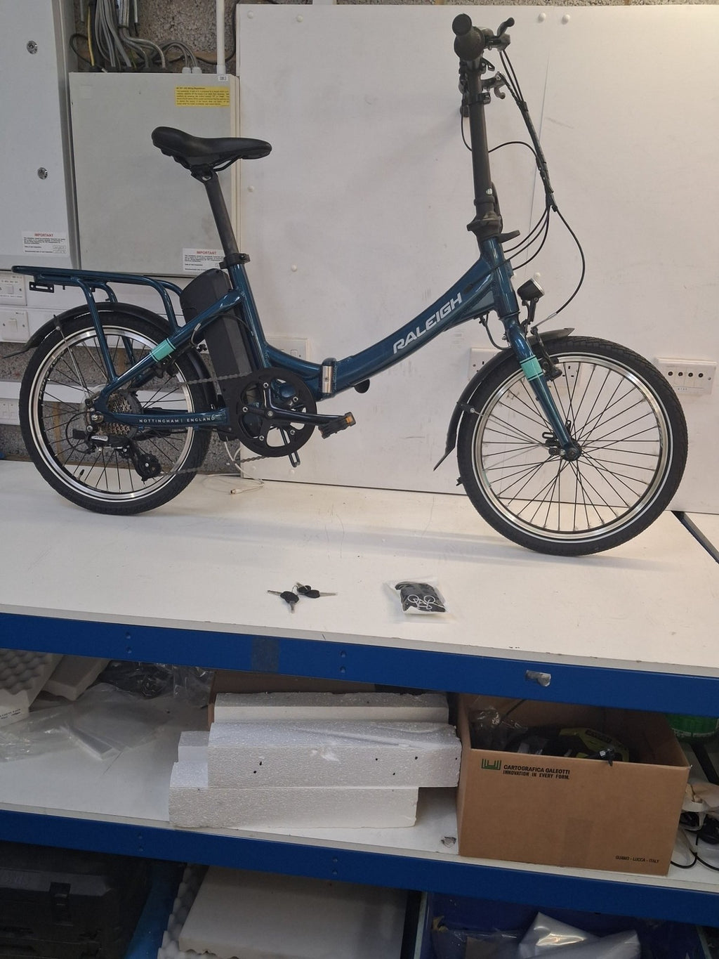 Raleigh 2019 Evo Alloy Folding Bike 20" Wheel Blue Green (Scratch/No Battery)