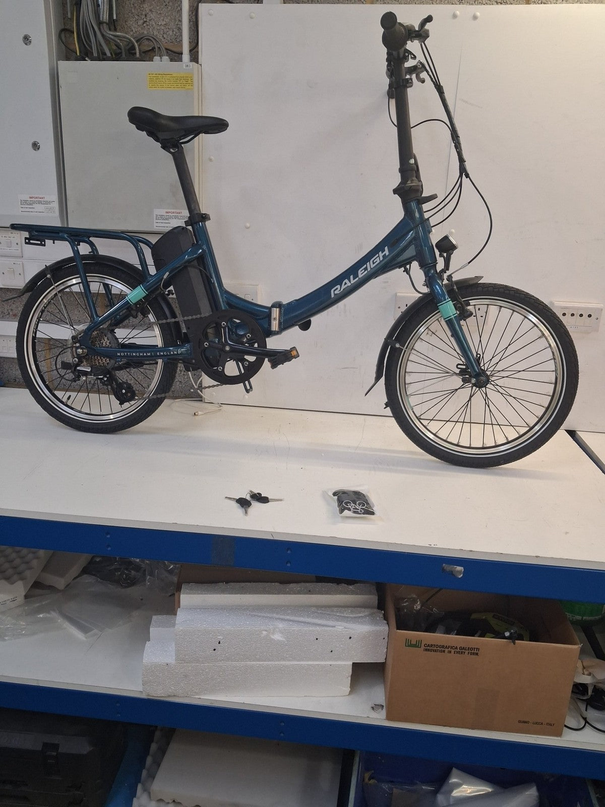 Raleigh 2019 Evo Alloy Folding Bike 20" Wheel Blue Green (Scratch/No Battery)