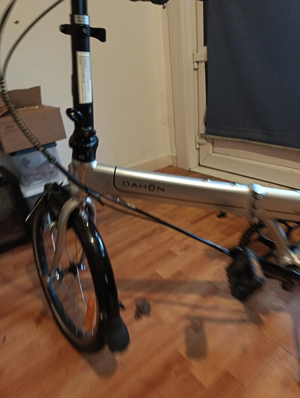 DAHON MARINER D8 FOLDING BIKE NEARLY NEW - SILVER