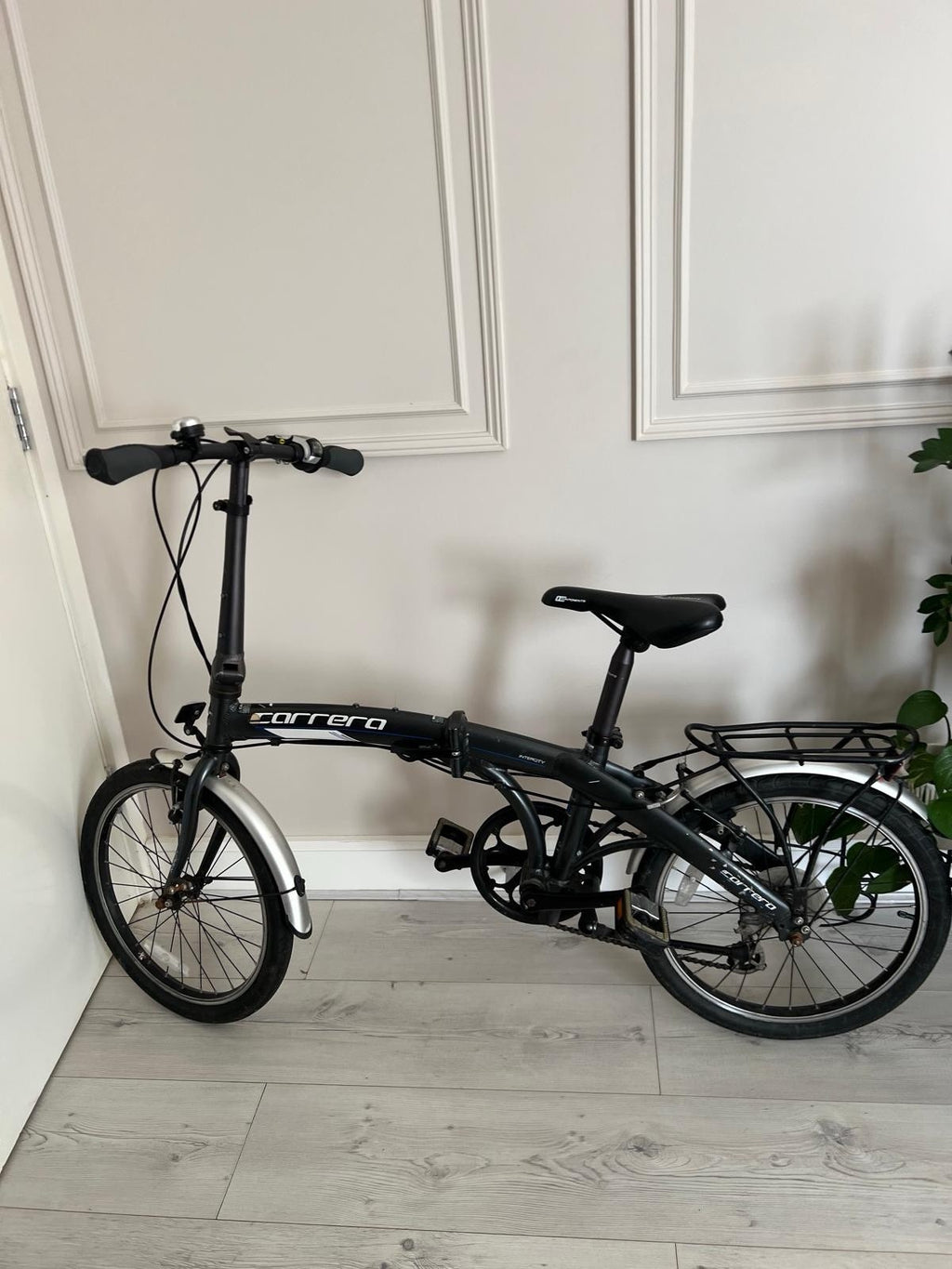 Carrera Intercity 20in Folding Bike Aluminium 8-Speed Grip Shifter Black/Blue