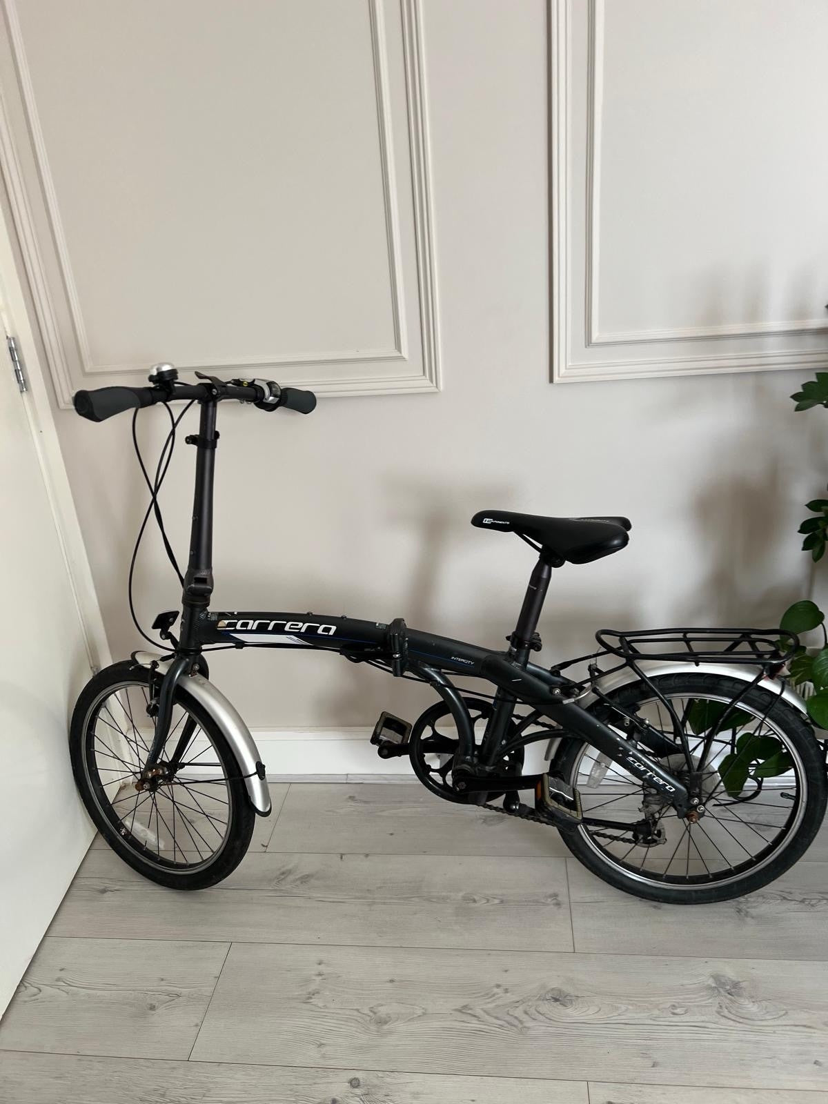 Carrera Intercity 20in Folding Bike Aluminium 8-Speed Grip Shifter Black/Blue