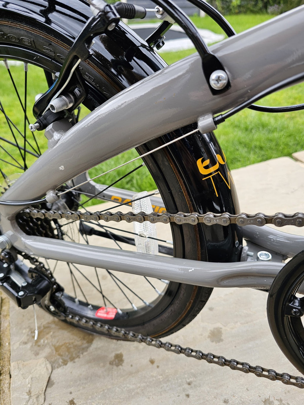 Raleigh Two Two Folding Bike 20" Aluminium Frame, 7-Speed Rear Rack Stand
