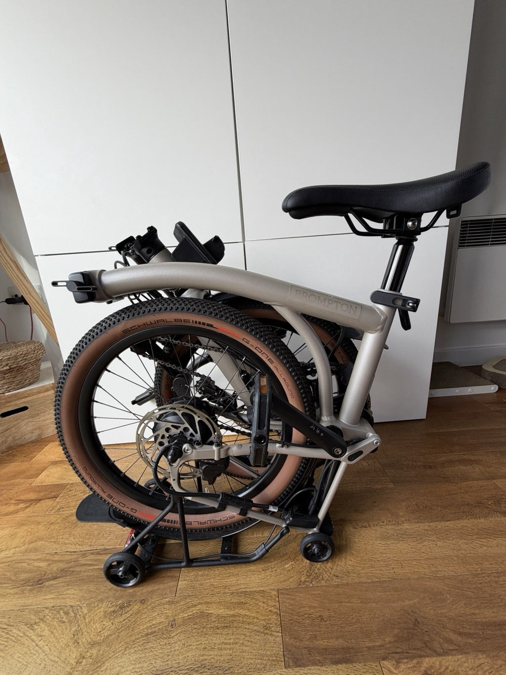 Brompton elctrc G Line, trail dust white, 4 speed, Medium, pristine condition