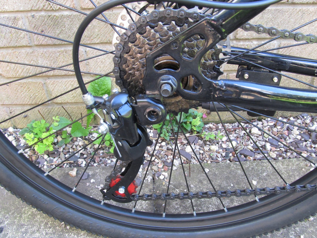 BIKE MOUNTAIN 26"  WHEELS BI FOLD UNISEX-EXCELLENT CONDITION