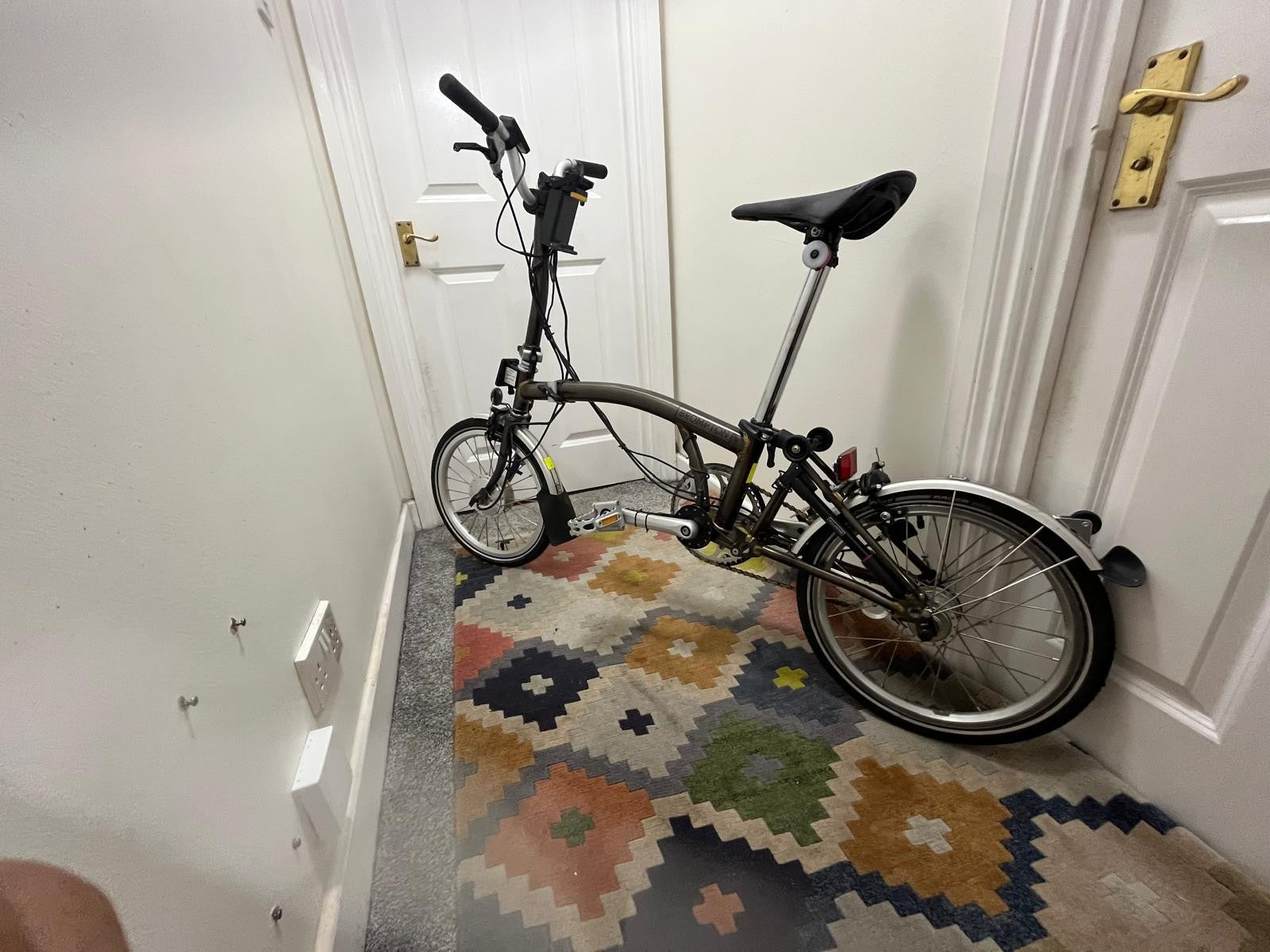 Brompton C Line Mk5, 3-Speed, Mid Handlebars + Swytch Kit – Black, Bare