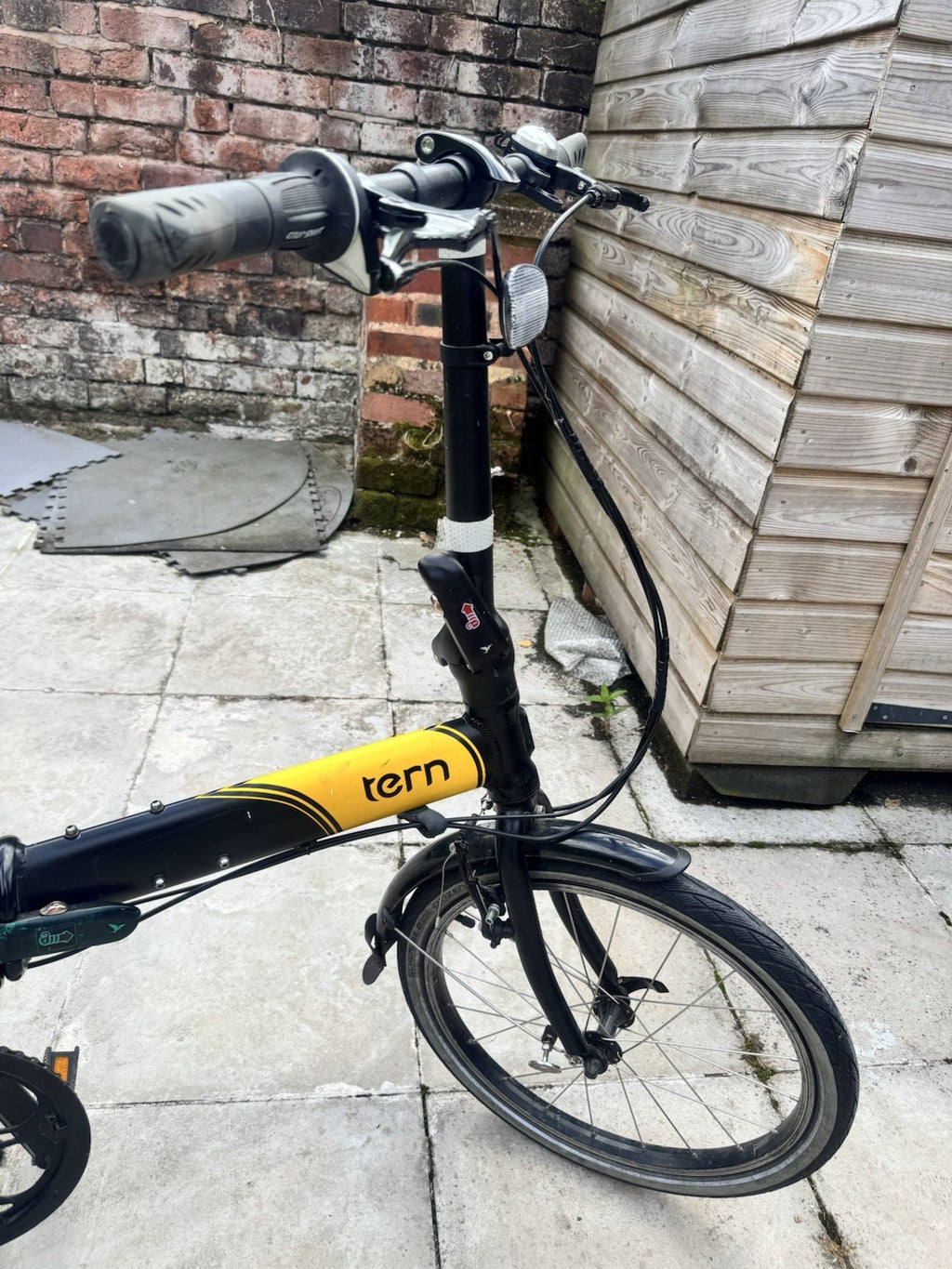 Tern Link D8 Folding Bike – 20” Wheels – 8 Speed – Rear Rack & Mudguards