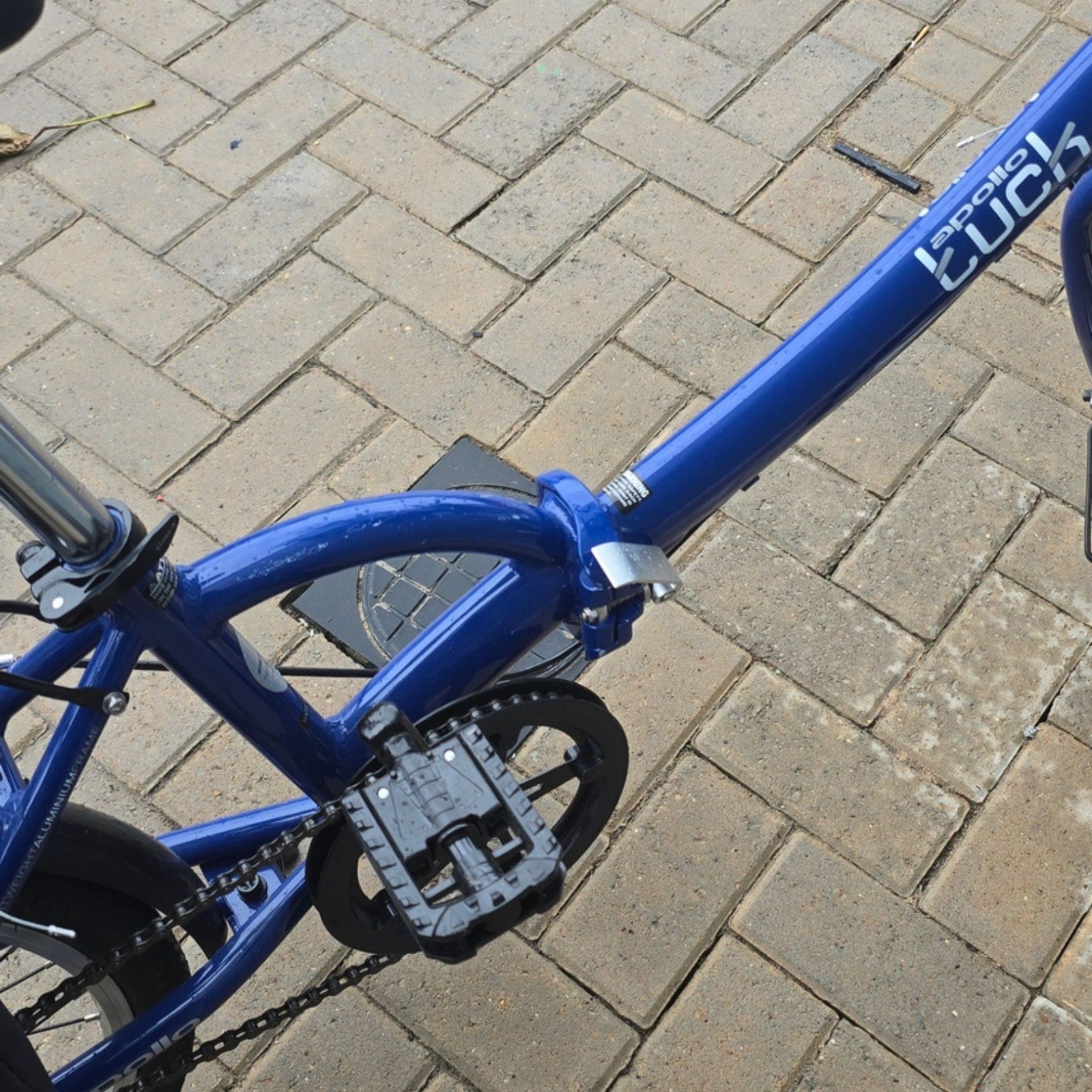 Apollo Tuck Folding Bike 20in Blue 1-Speed V-Brake Kickstand
