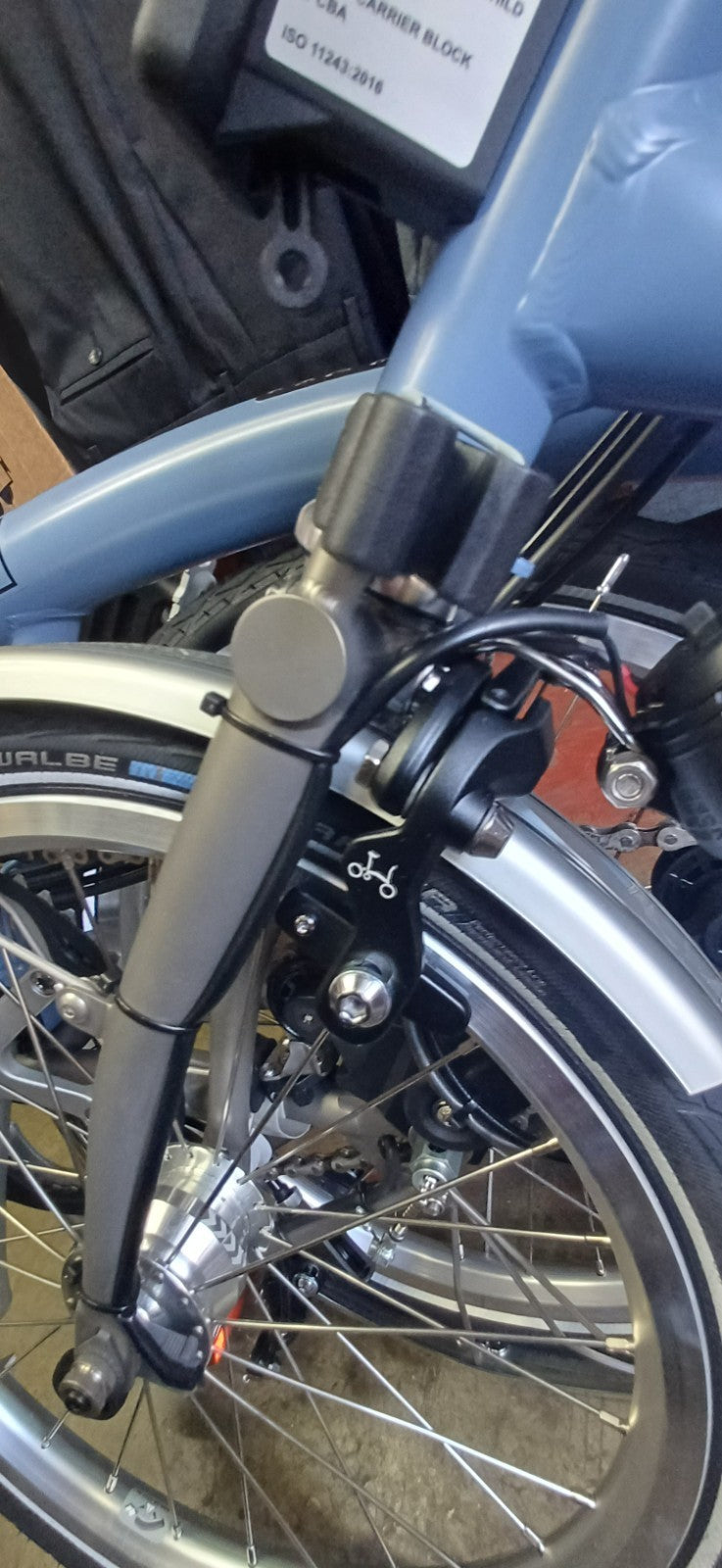 Brompton  M6L superlight cloud blue dynamo light titanium worldwide 🌐 shipping