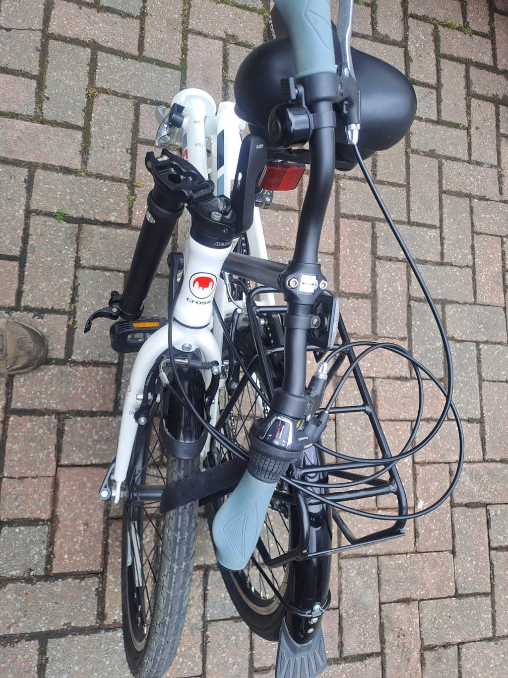 CROSS CRS 500 FOLDING PUSH BIKE, 6 SPEED, 20" WHEELS USED TWICE  EXCELLENT COND.