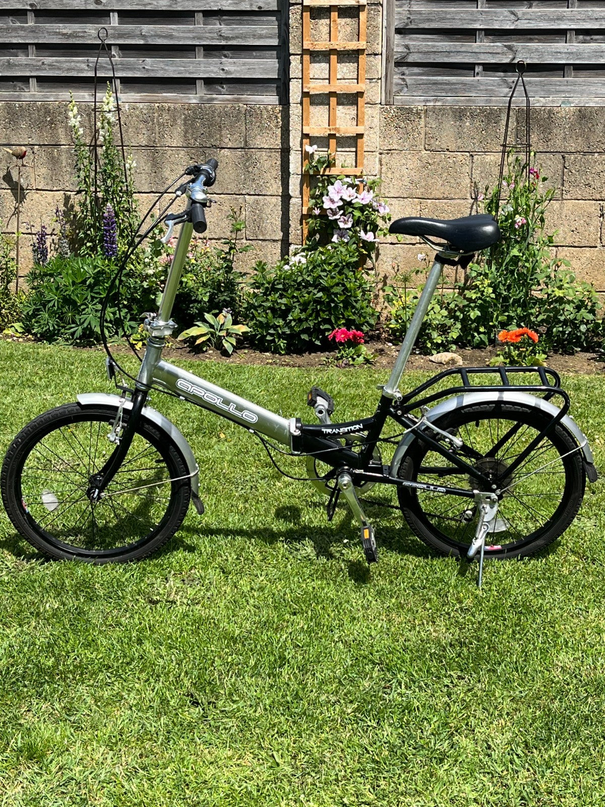 APOLLO TRANSITION USED FOLDING BIKE WITH BAG COLLECTION ONLY FROM CHELTENHAM