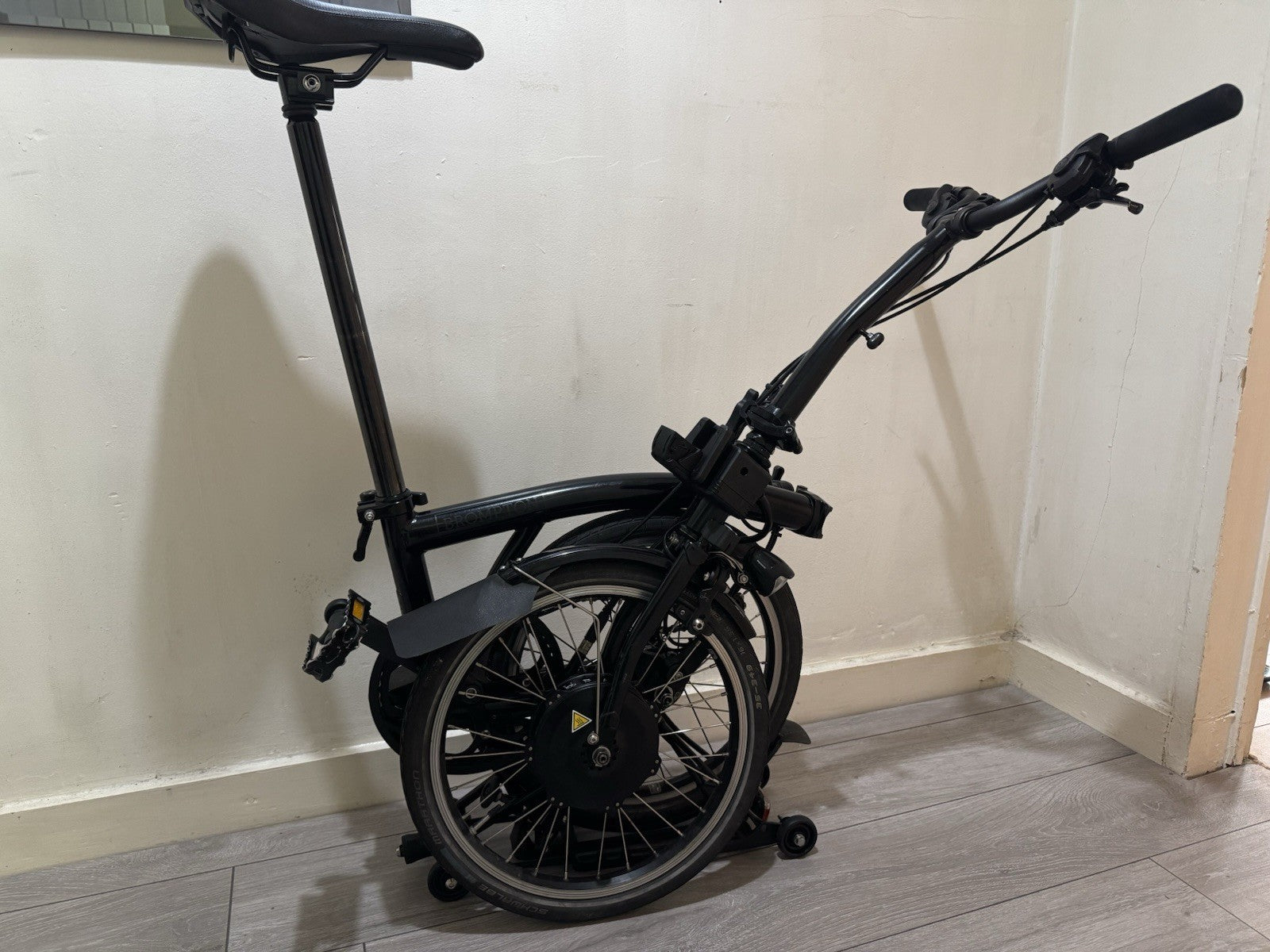 Electric Brompton M6R (2022) - Black Edition Excellent Condition