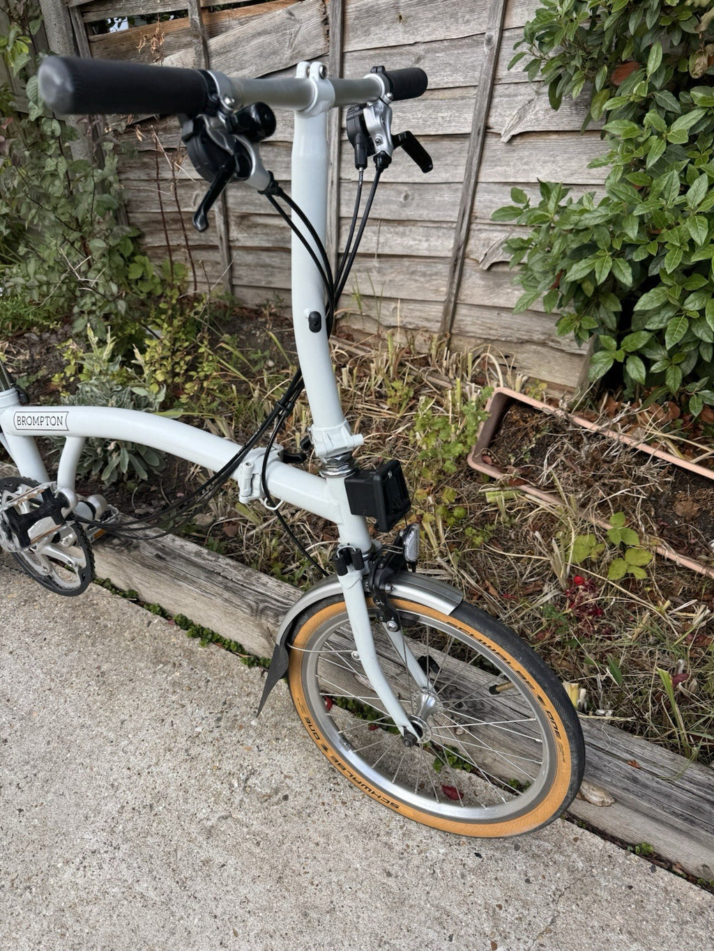 Brompton Folding Bike 16in White S6R Frame 6 Speed Hub Gears Mudguards