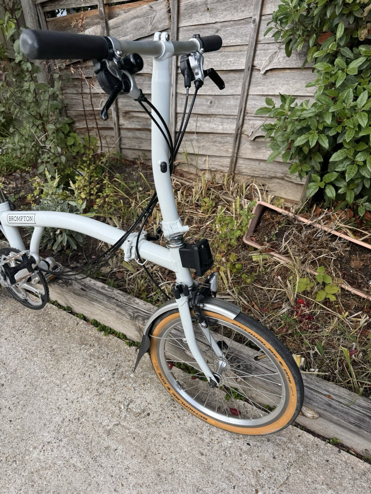 Brompton Folding Bike 16in White S6R Frame 6 Speed Hub Gears Mudguards
