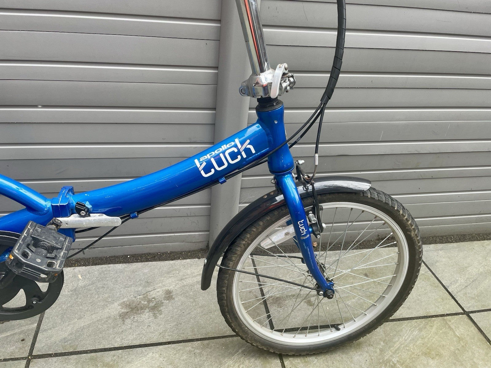 Apollo Tuck Folding Bike 20" 6-Speed