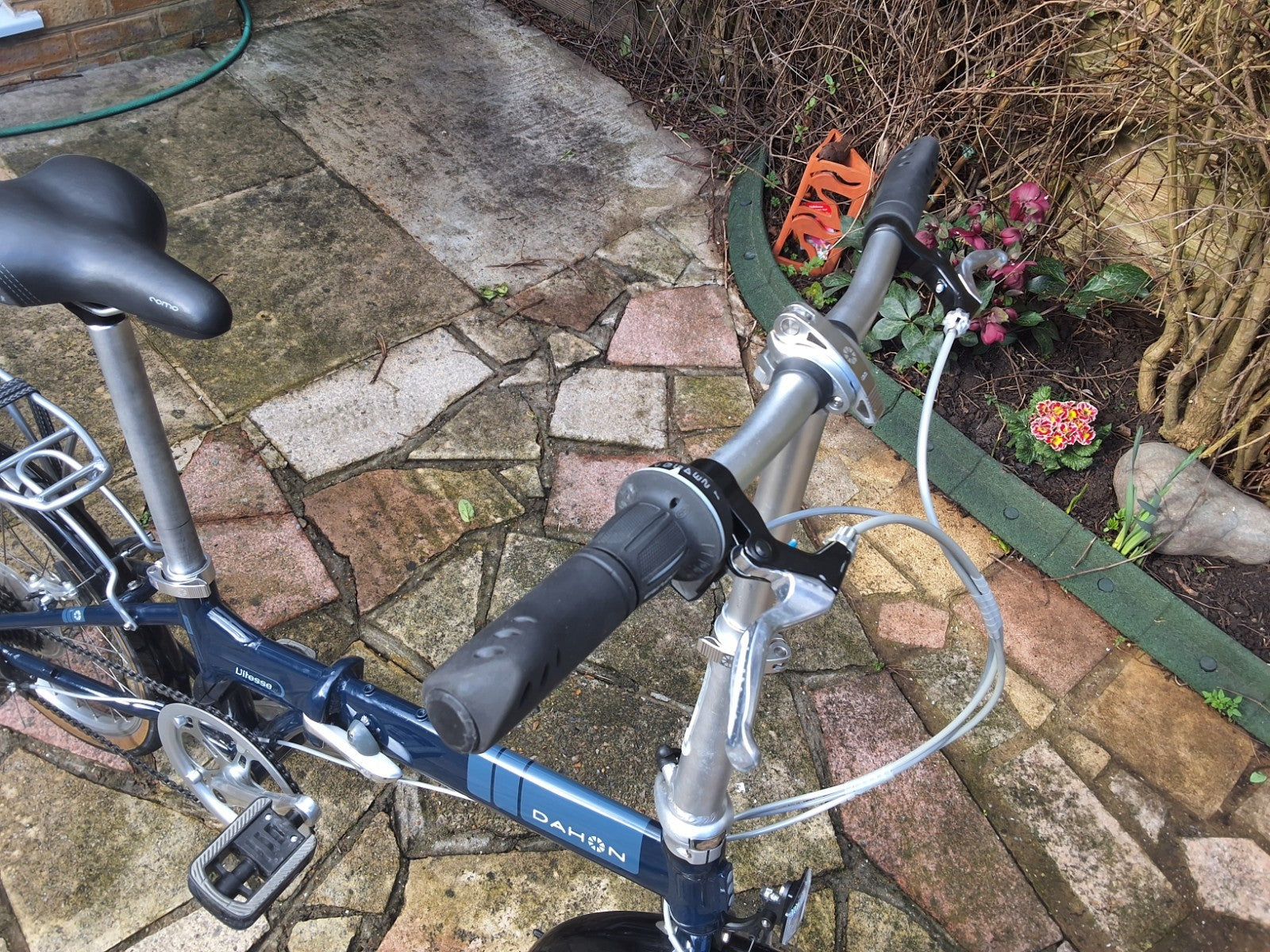 Pair of Dahon Vitesse D7  Aluminium Folding Bikes 7 Speed with Carry bags