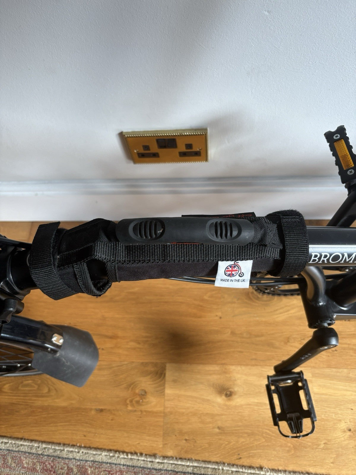 2023 Brompton C Line Explore 6-Speed Black – Mint- Extras