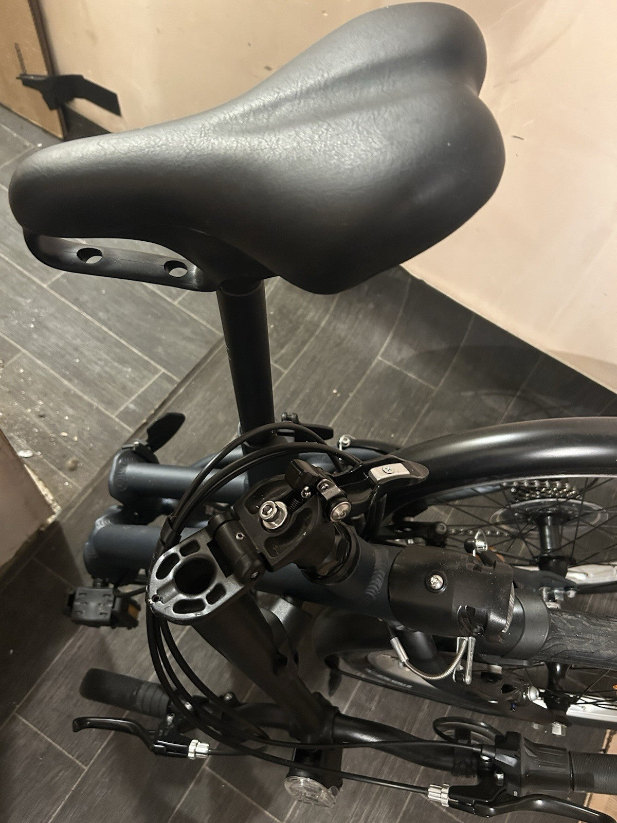 B'TWIN Folding Bike 20in Black, Mudguards, Lights/Reflectors, V-Brake