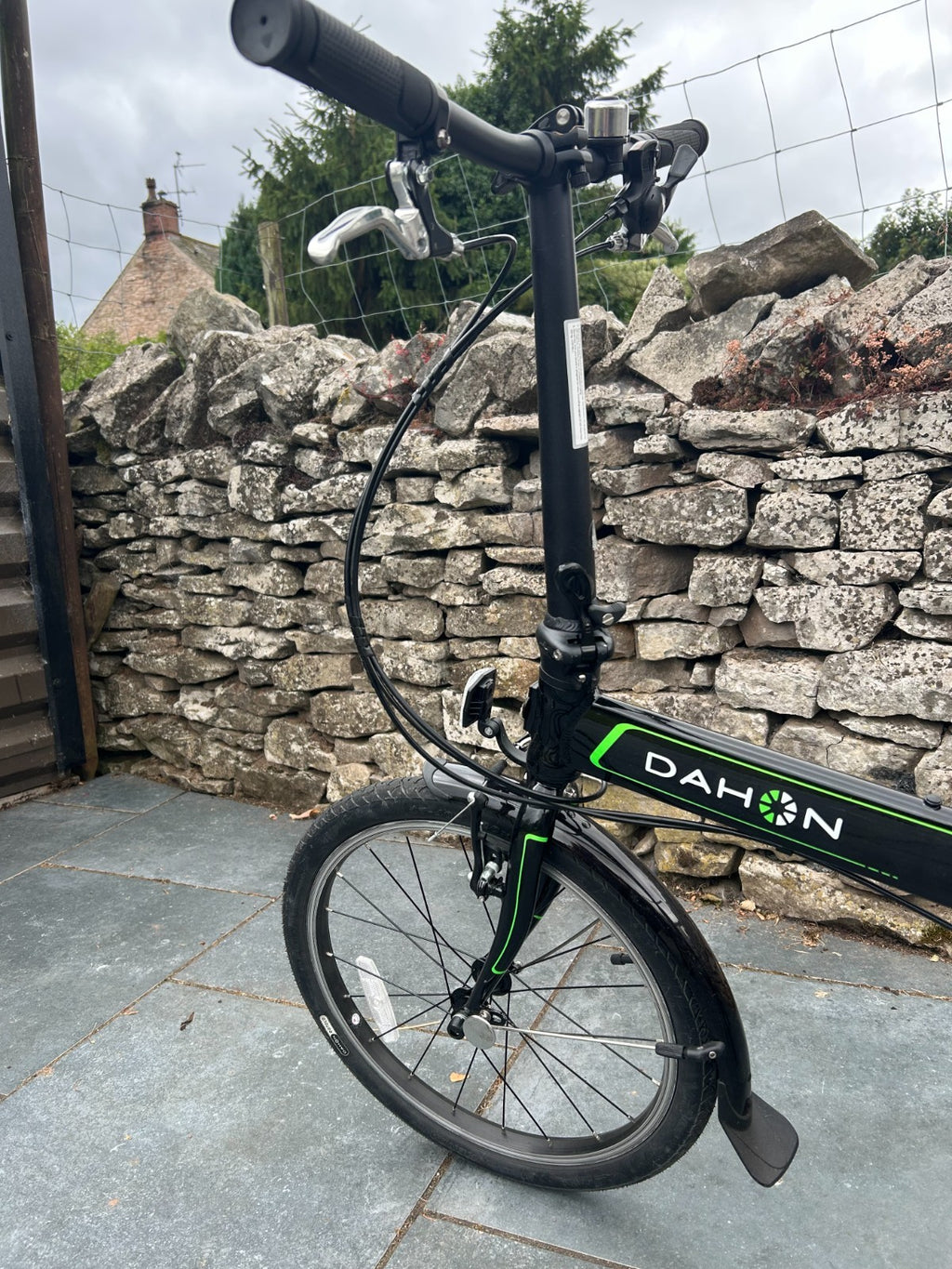 Dahon Vitesse D8 folding bike black.
