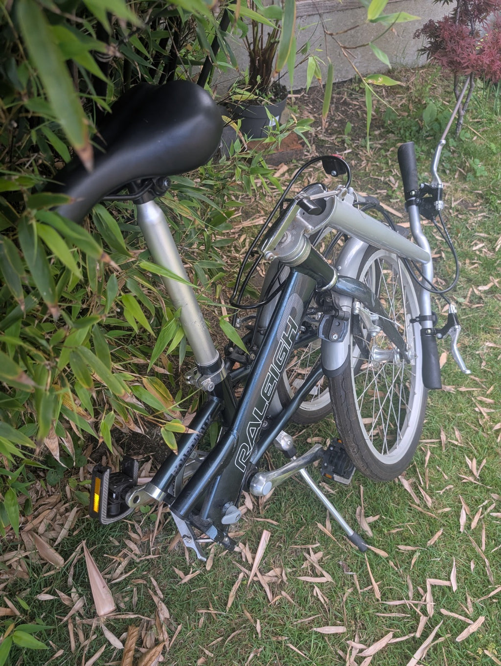 Raleigh Boardwalk Alloy Folding bike,6 spd,20" Shimano gears commuter bicycle