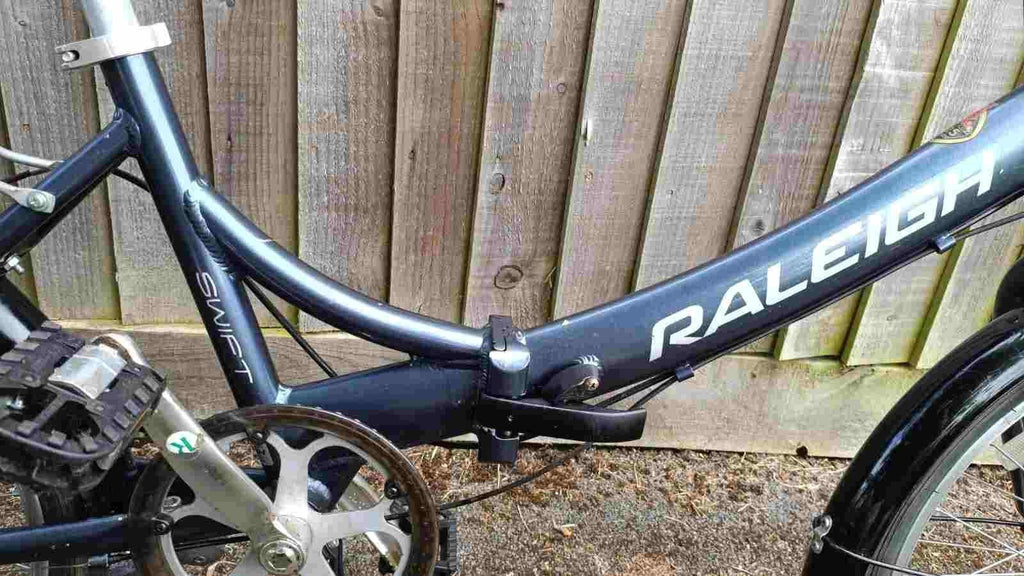 Lightweight Aluminium Raleigh Swift Folding Bike is in good condition