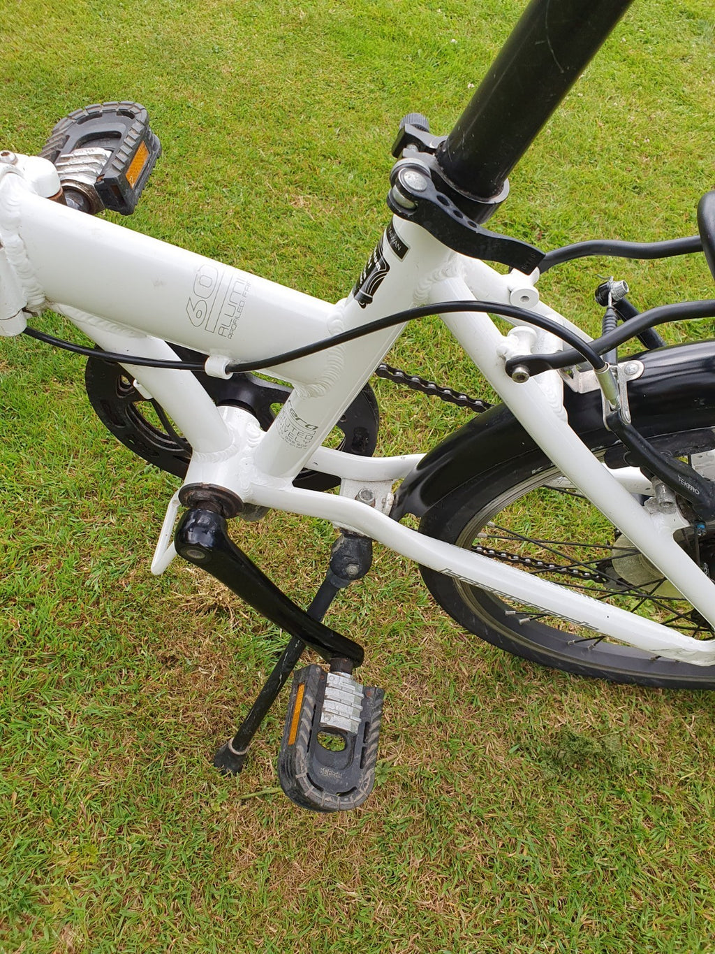 Carrera Transport 8-Gear Folding Lightweight Aluminium Bicycle