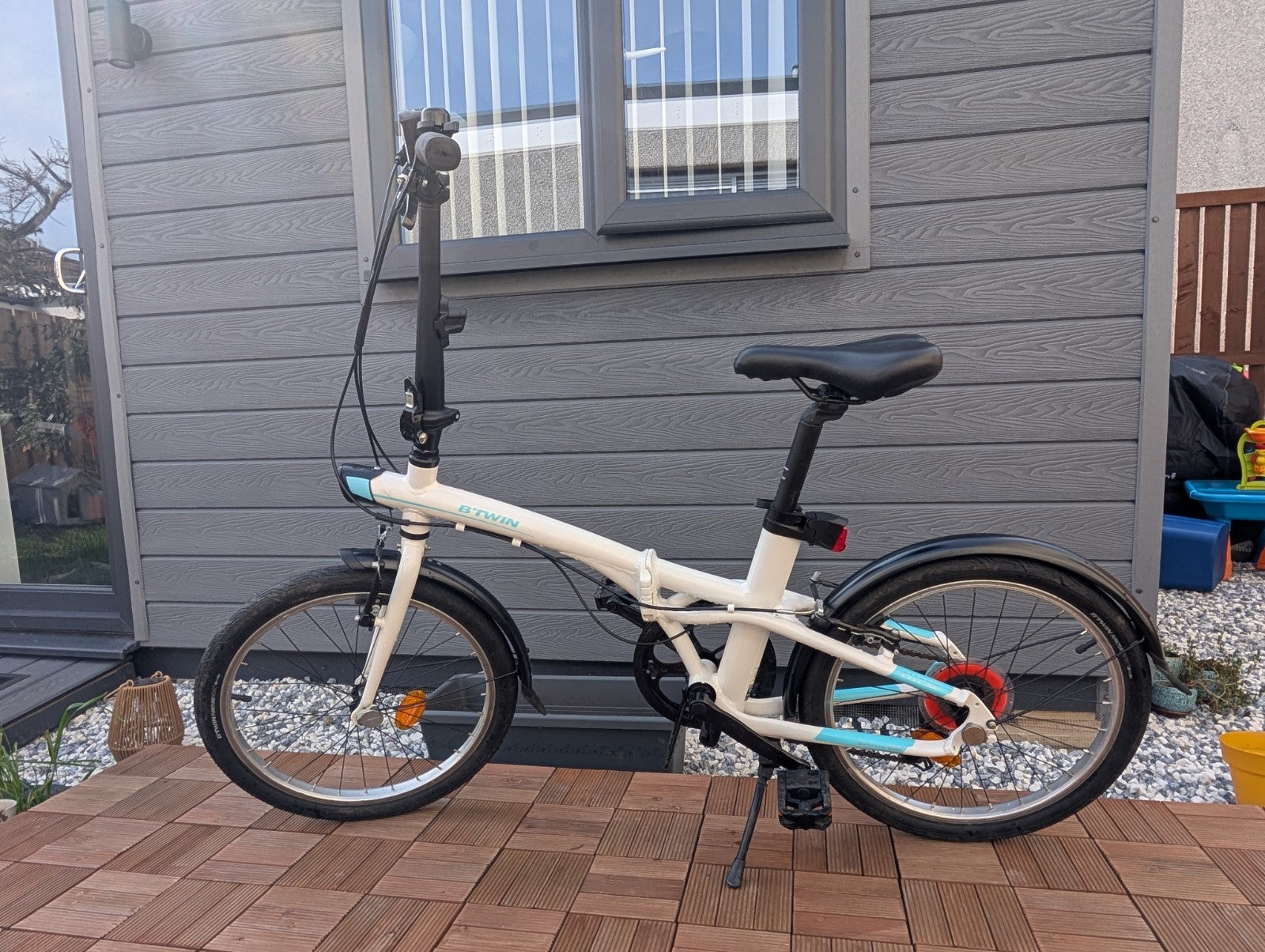 Decathlon B’TWIN Tilt 500 Folding Bike – White & Blue – Great Condition