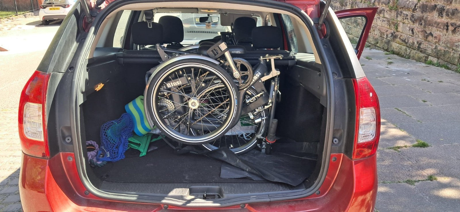 Di Blasi R32 Adult Folding Tricycle (compact folded) Excellent condition.